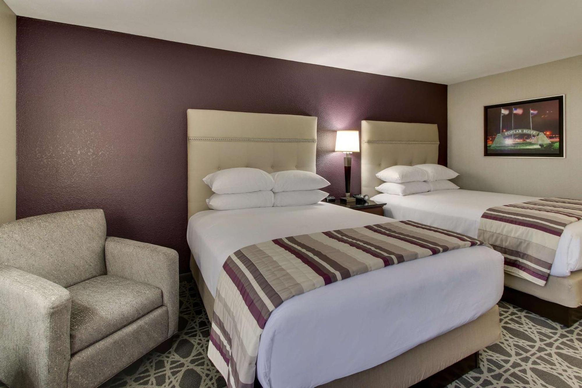 Drury Inn & Suites Поплар Блъф Екстериор снимка
