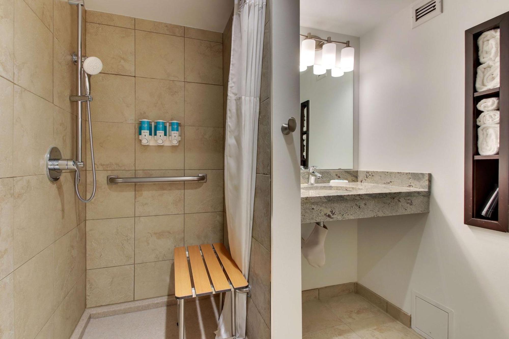 Drury Inn & Suites Поплар Блъф Екстериор снимка
