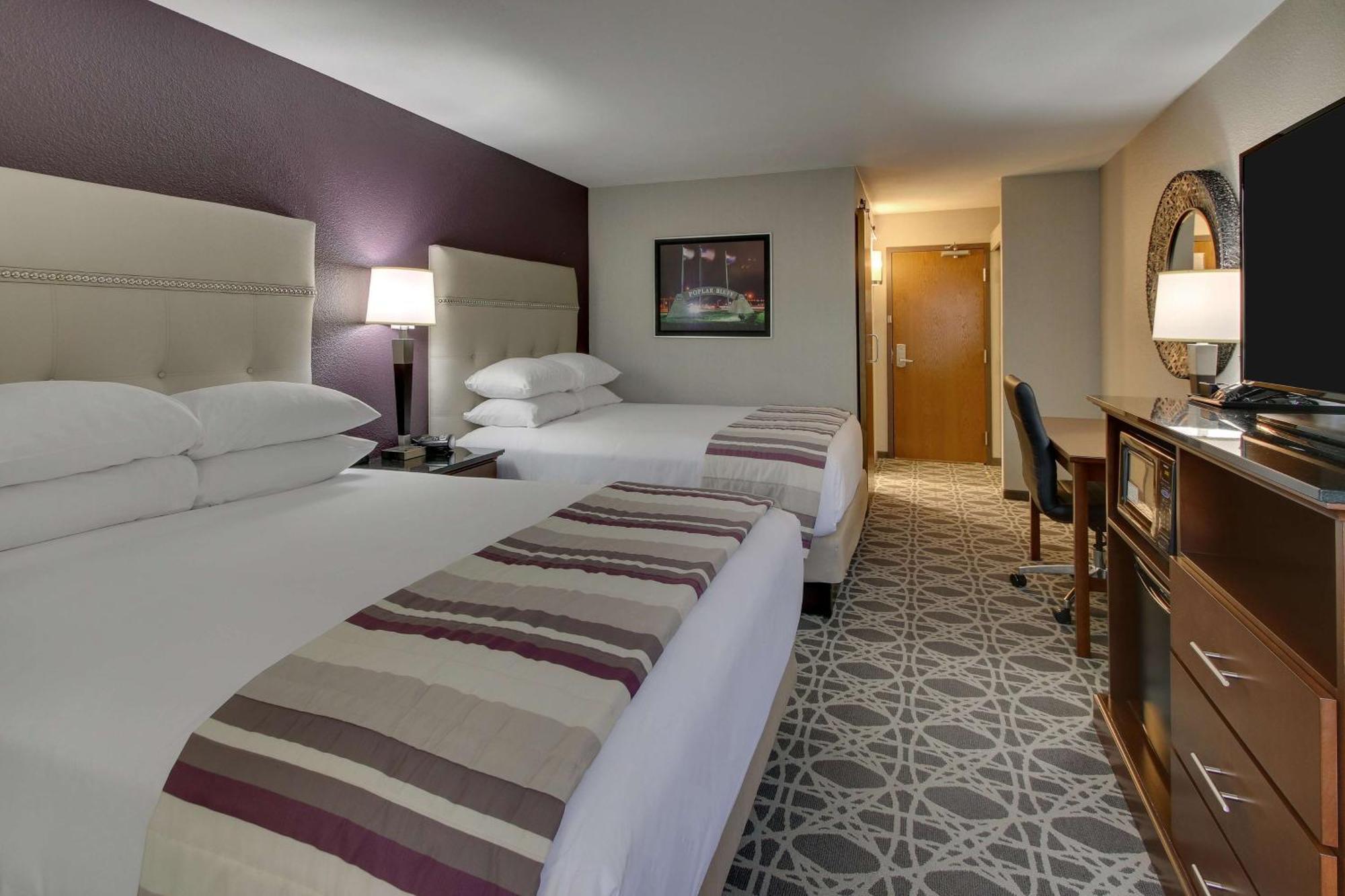 Drury Inn & Suites Поплар Блъф Екстериор снимка