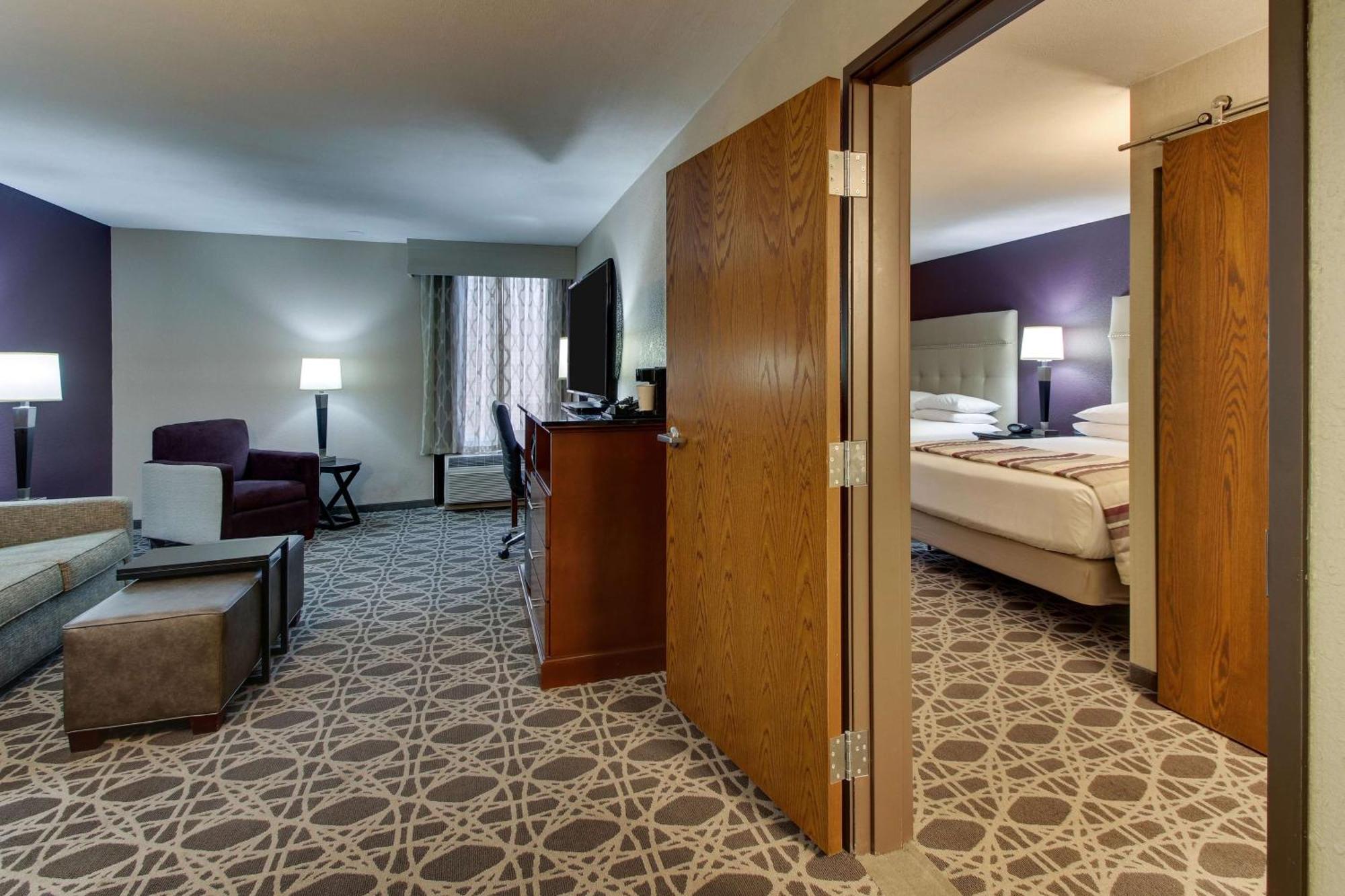 Drury Inn & Suites Поплар Блъф Екстериор снимка