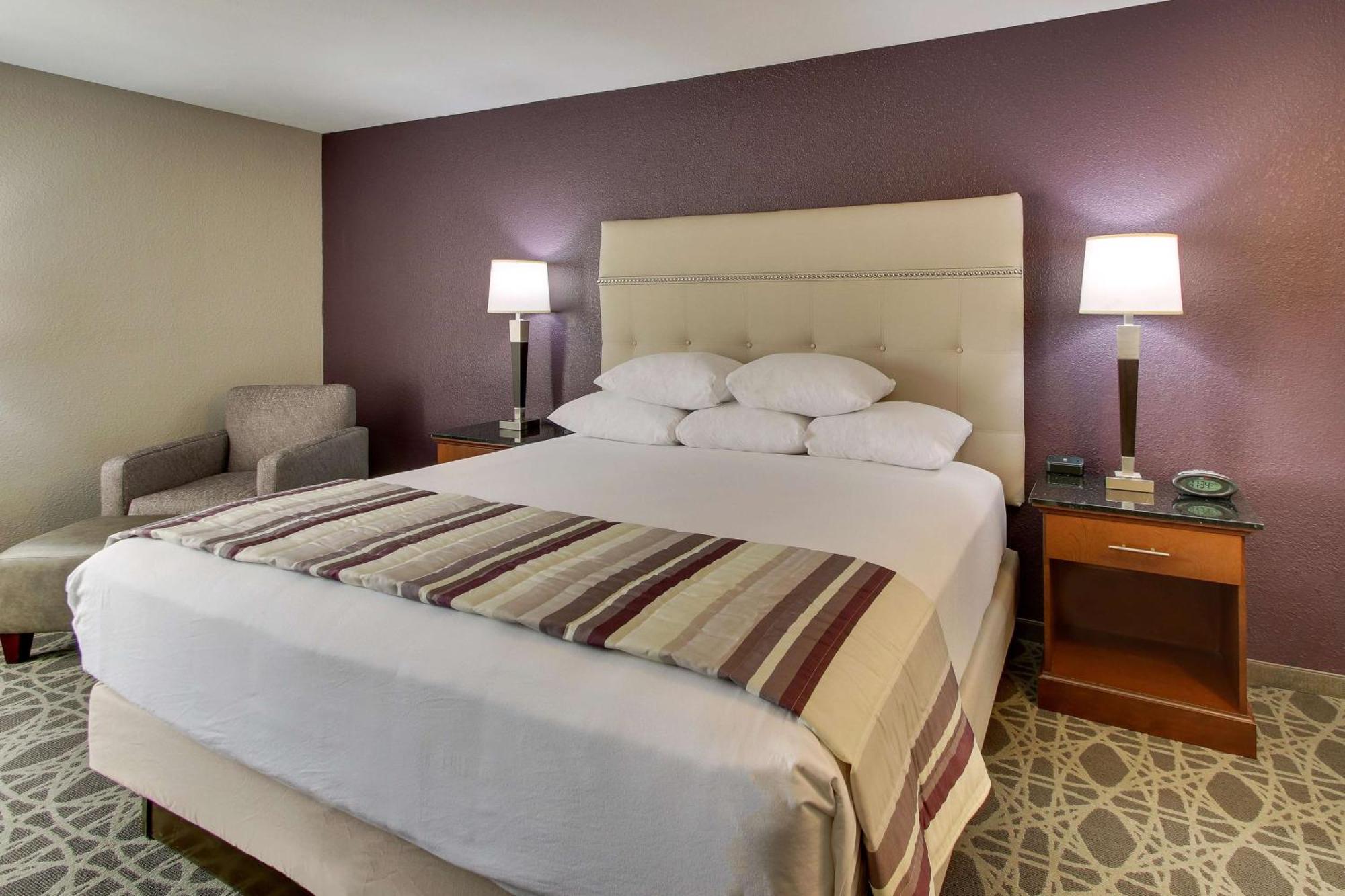 Drury Inn & Suites Поплар Блъф Екстериор снимка