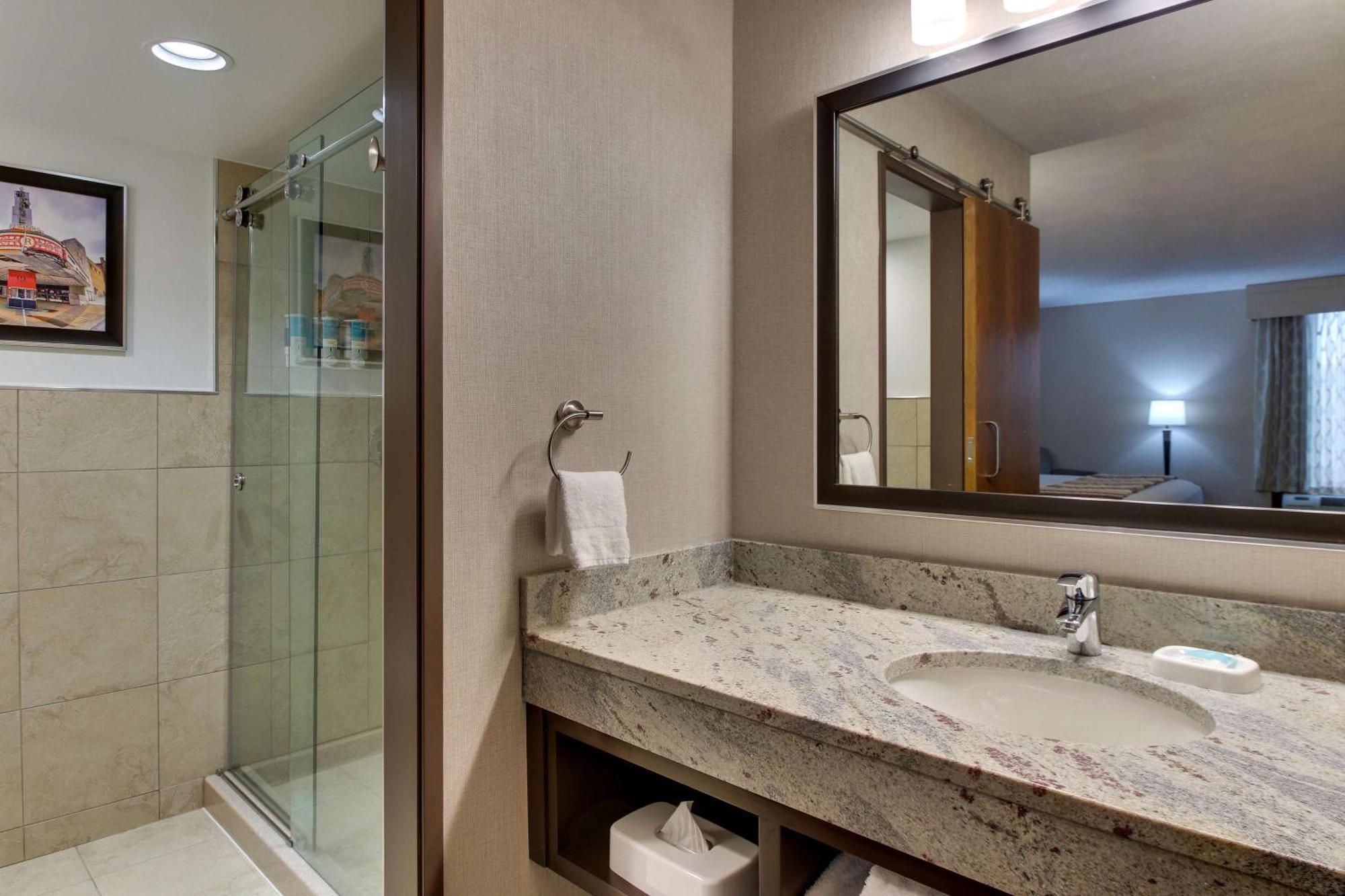 Drury Inn & Suites Поплар Блъф Екстериор снимка