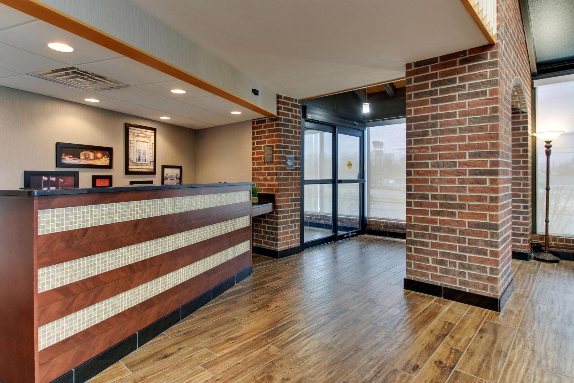 Drury Inn & Suites Поплар Блъф Екстериор снимка