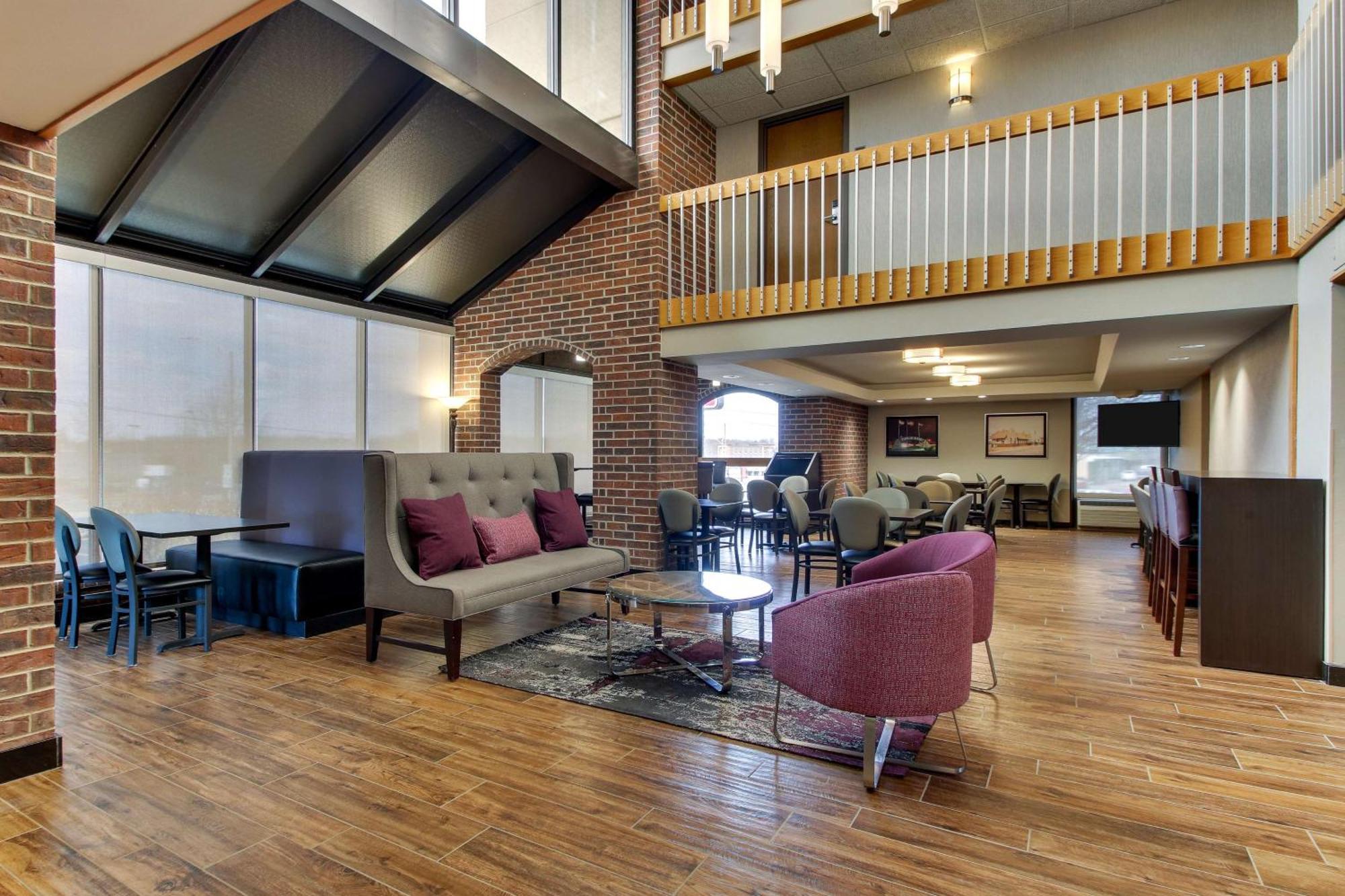 Drury Inn & Suites Поплар Блъф Екстериор снимка