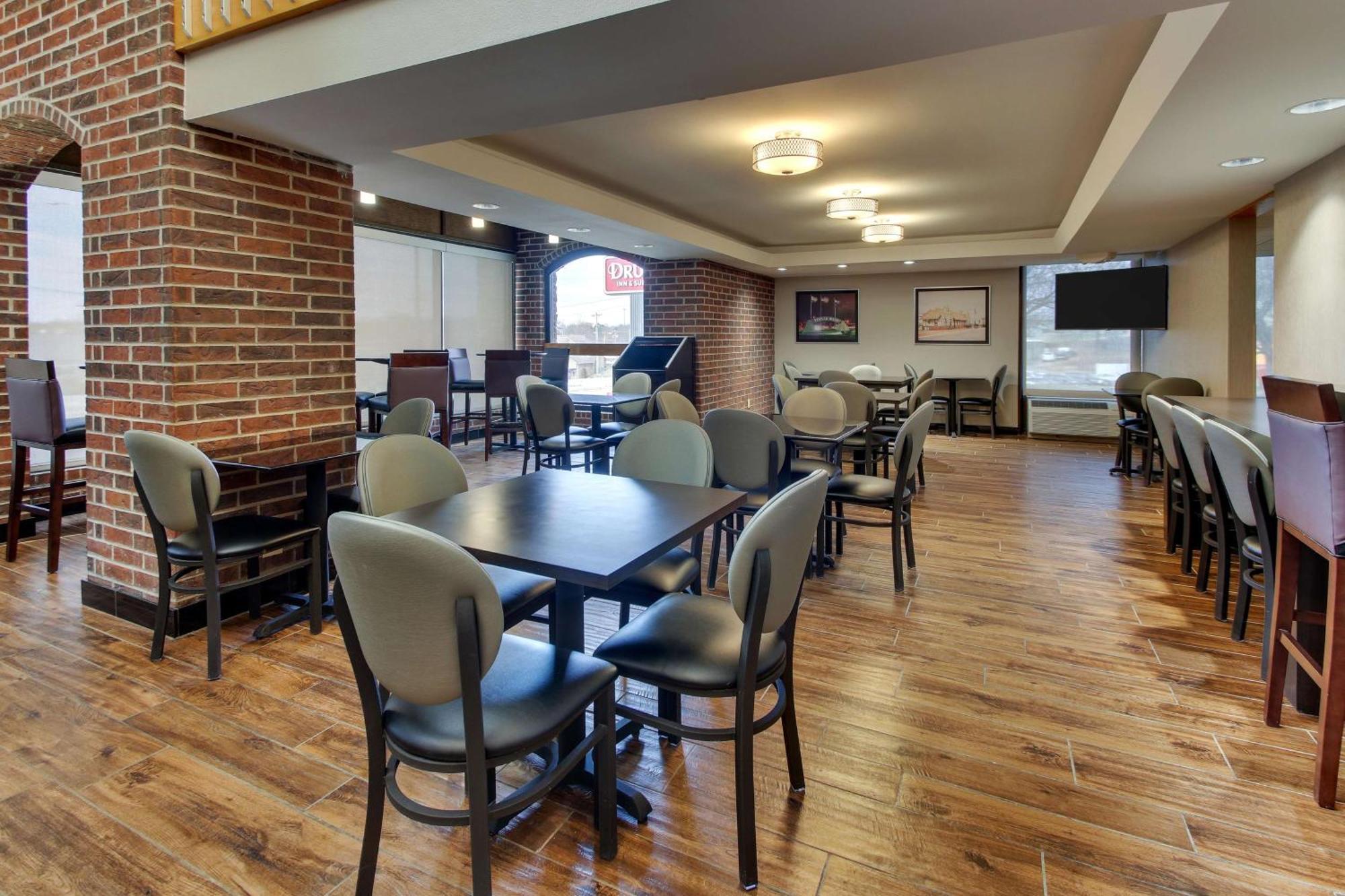Drury Inn & Suites Поплар Блъф Екстериор снимка